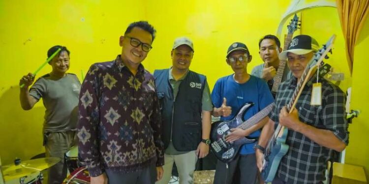 BRI BO Cibadak Bantu Alat Musik Senilai Ratusan Juta di Sukabumi