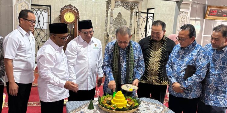 Baznas Beri Bantuan untuk Koperasi Konsumen Berkah Bersama