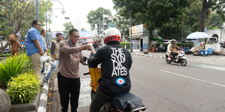 PT Pos Properti Indonesia Sebar 600 Paket Takjil Untuk Masyarakat Sekitar