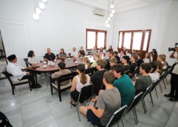 Farhan Kenalkan Sejarah Panjang Kota Bandung Pada Pelajar Australia