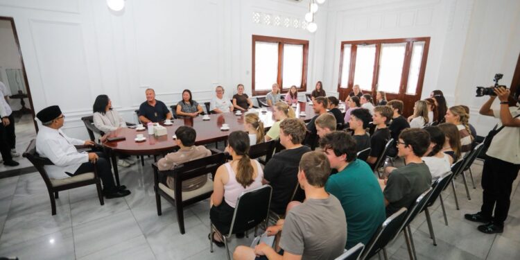 Farhan Kenalkan Sejarah Panjang Kota Bandung Pada Pelajar Australia