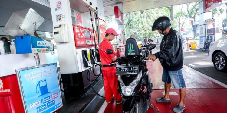 Wali Kota Bandung Pastikan BBM Aman, Warga Diimbau Tenang