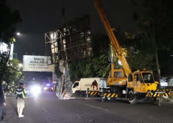 Tertibkan Reklame Ilegal, Farhan: Sesuai dengan Perda