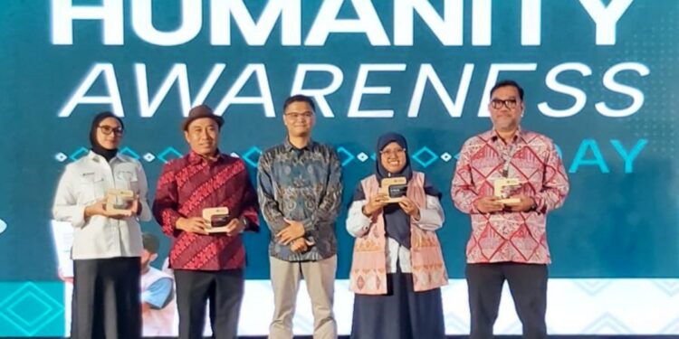 BAZNAS Jabar Terima Penghargaan di Humanity Awareness Day 2026 Kategori Penggerak Pemberdayaan Berkelanjutan