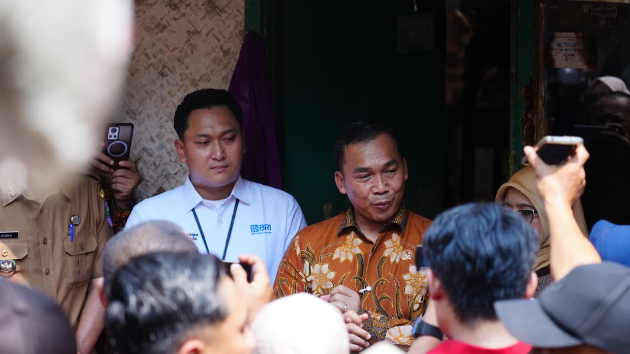 Kembali Tunjukkan Kepedulian, Bank BRI Bantu Warga di Ciamis dengan Merenovasi Rumah