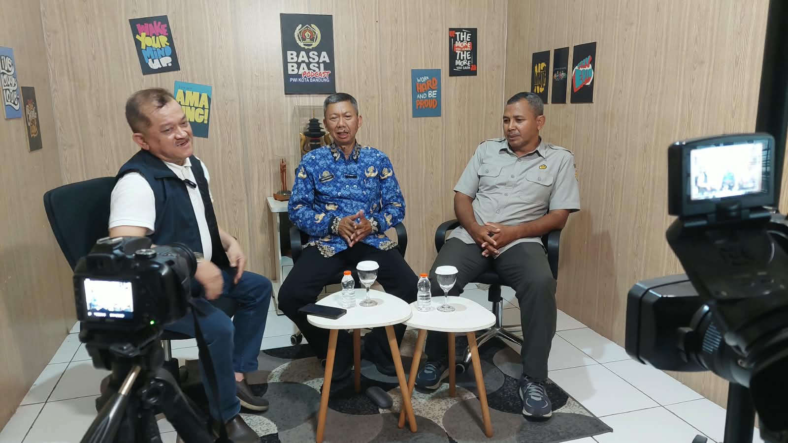 SMPN 50 Bandung Manfaatkan Lahan Pekarangan Hasilkan Panen Sayuran